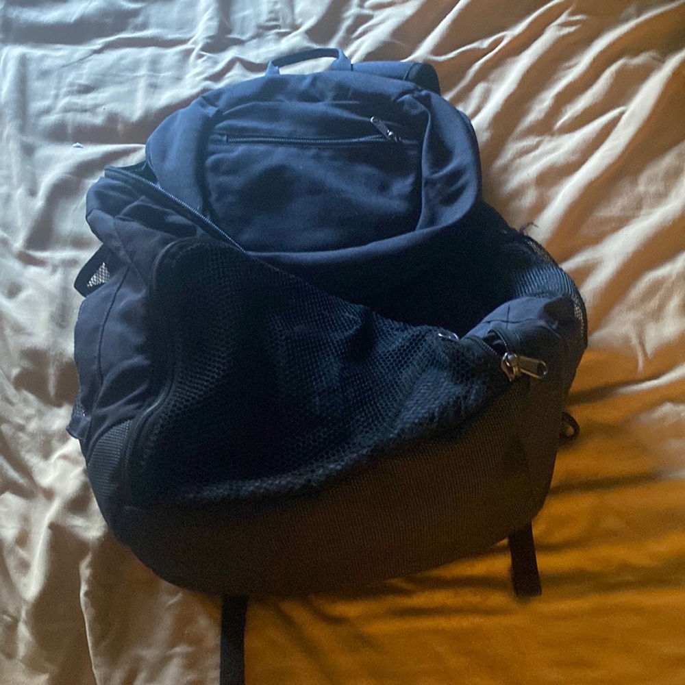 Black basketball/soccer bag